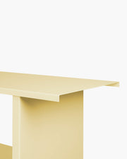 Hes Bookcase