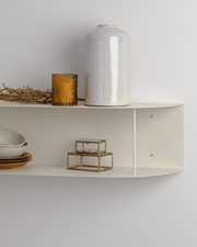 Lina Shelf - short