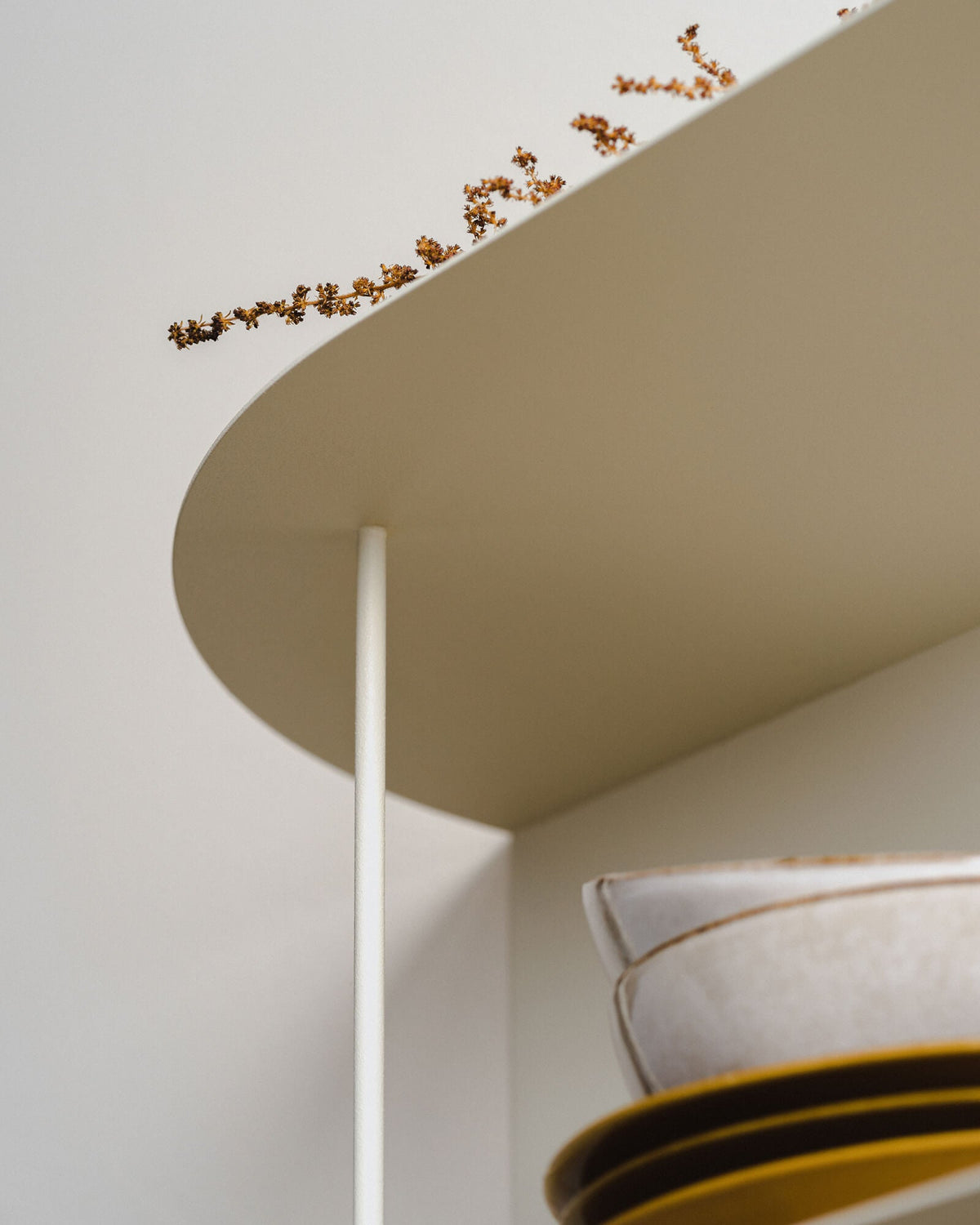 Lina Shelf - short