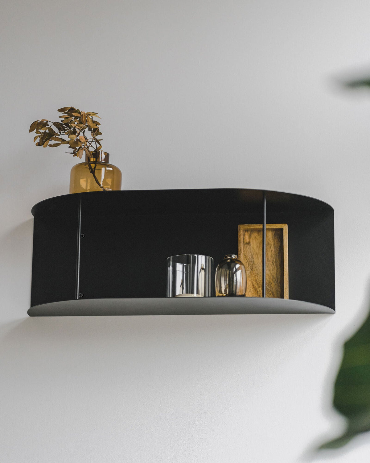 Lina Shelf - short
