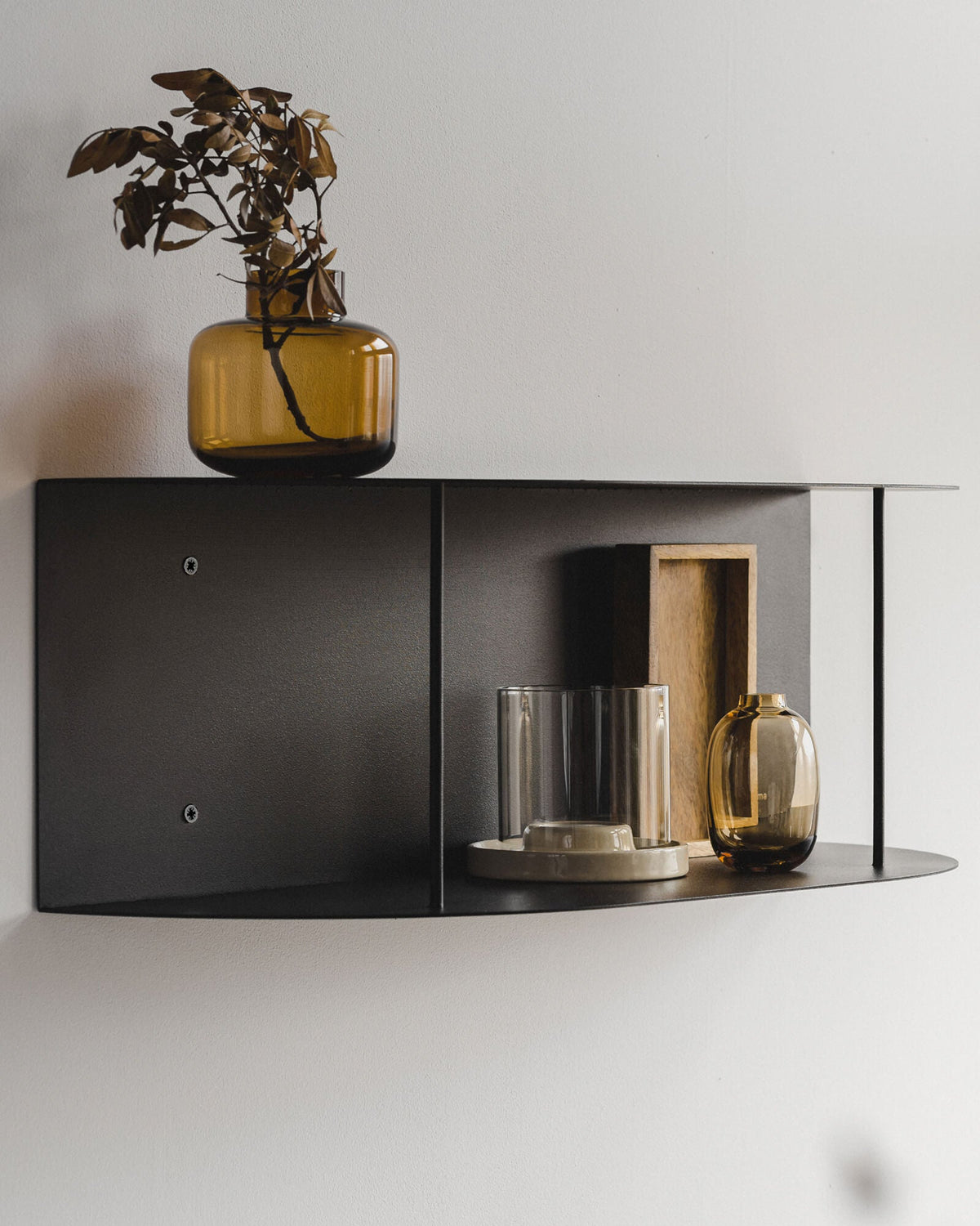 Lina Shelf - short