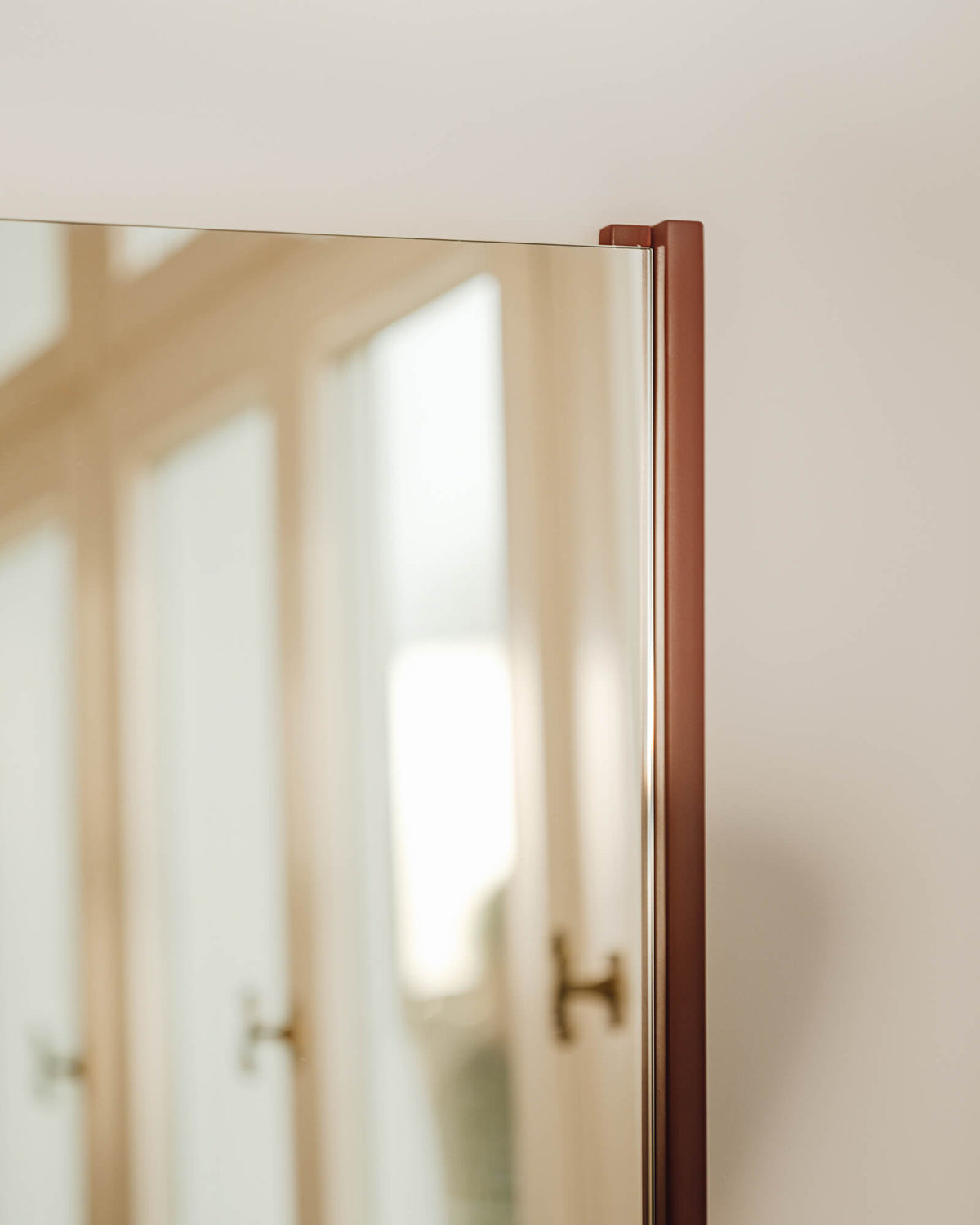 Lun Leaning Mirror