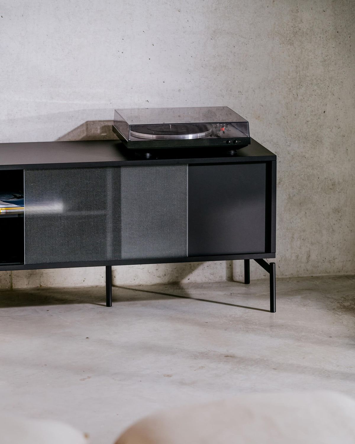 Met Mini TV Stand