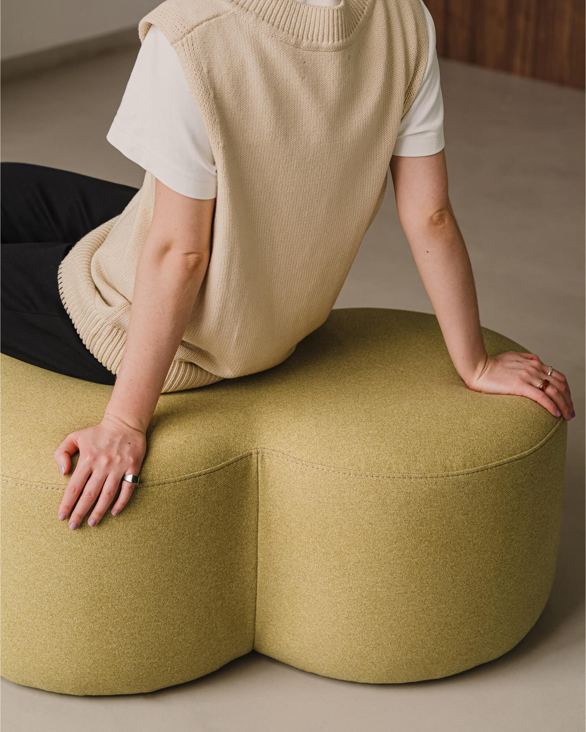 Umbo Pouf